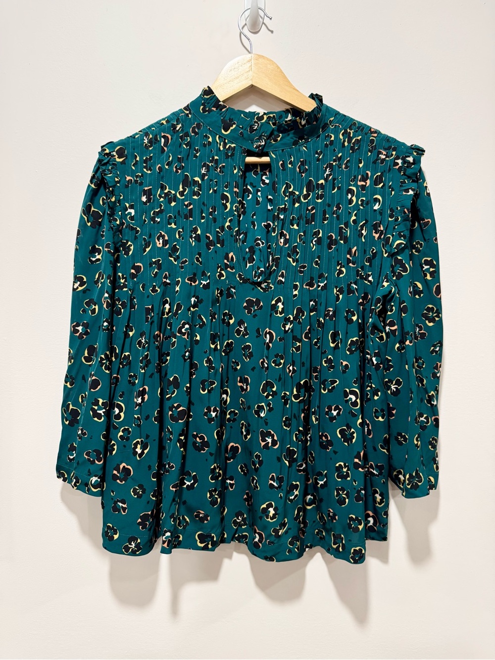 Caballero NWOT Collection Adeline Green Pansy Blouse Mock Neck Ruffle Size S